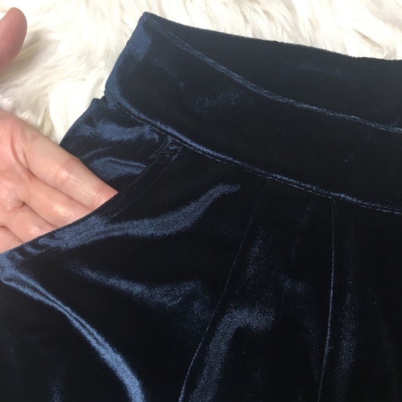 Anthropologie Hazel Velvet Shorts - Picture 3 of 7